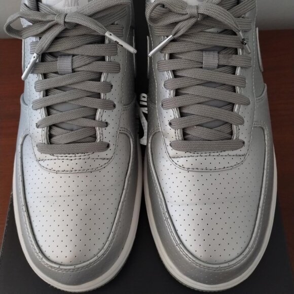 Nike - Air Force 1 Low ‘07 LV8 - Metallic Silver - Size 10 - Picture 2 of 12